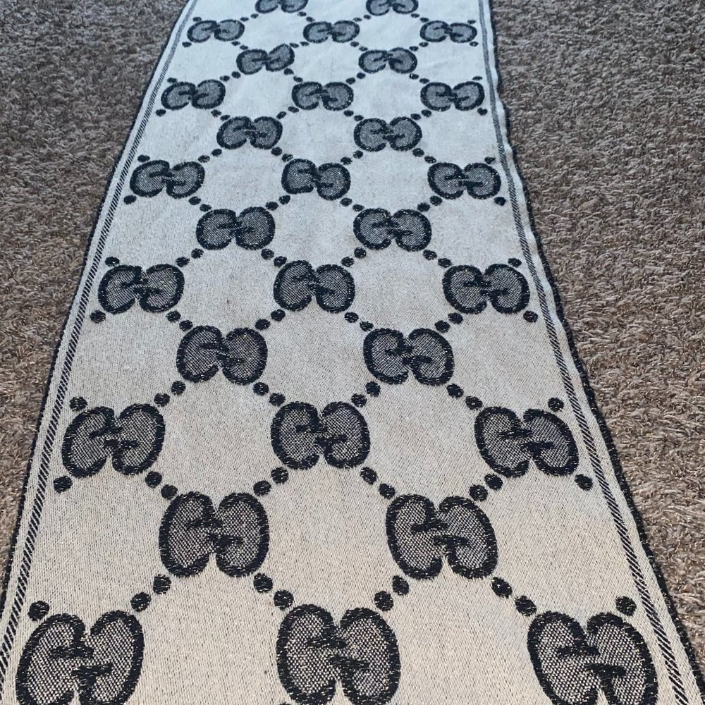 Black Gg Logo Jacquard Wool Scarf In Black/ivory Gg Wool